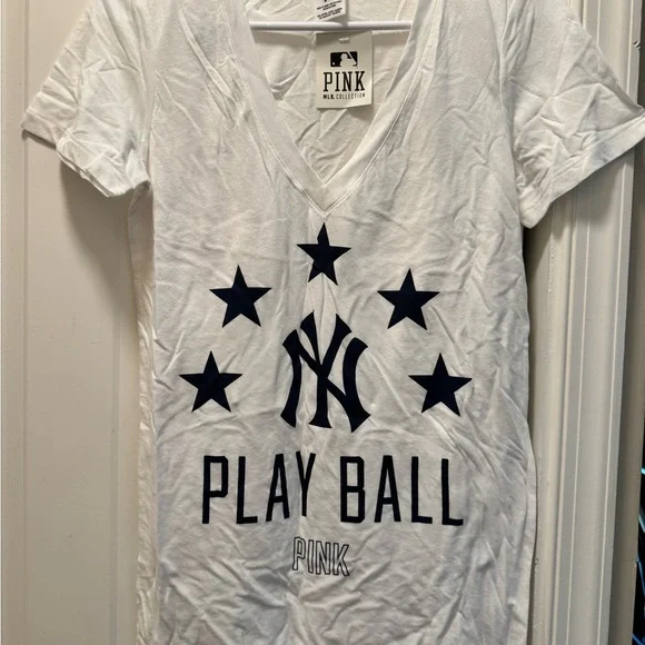 NWT PINK Victoria's Secret White and Navy Tee - Picture 1 of 4